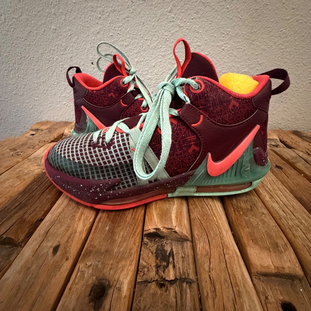 Nike LeBron Witness 7 GS 7Y Burgundy Crimson Basketball Shoes FB8976-600
